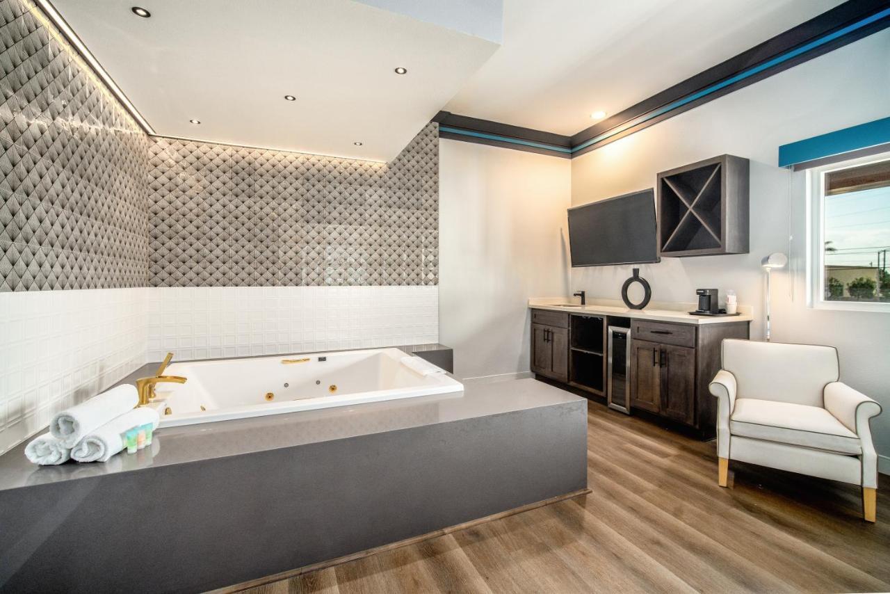 Aspire Inn Studios & Spas Bellflower Exterior foto