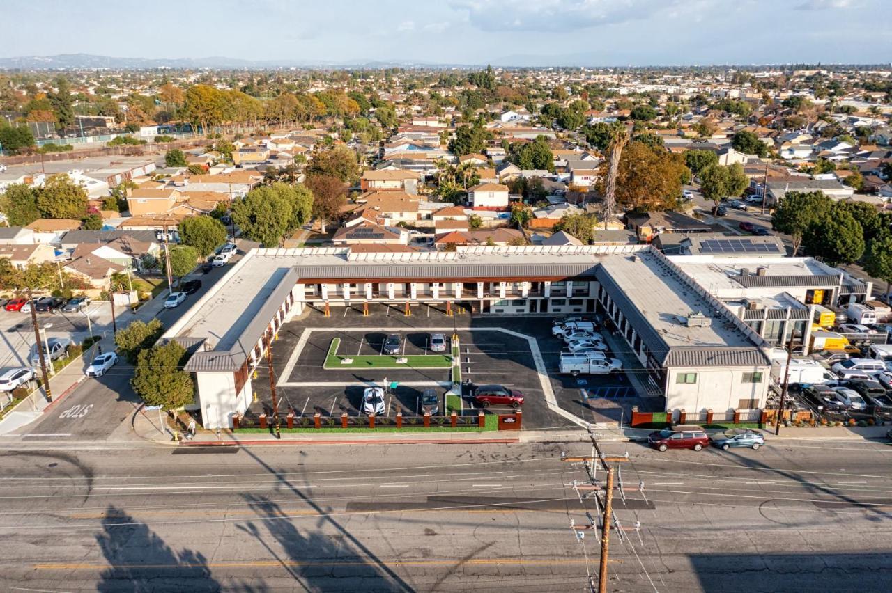 Aspire Inn Studios & Spas Bellflower Exterior foto