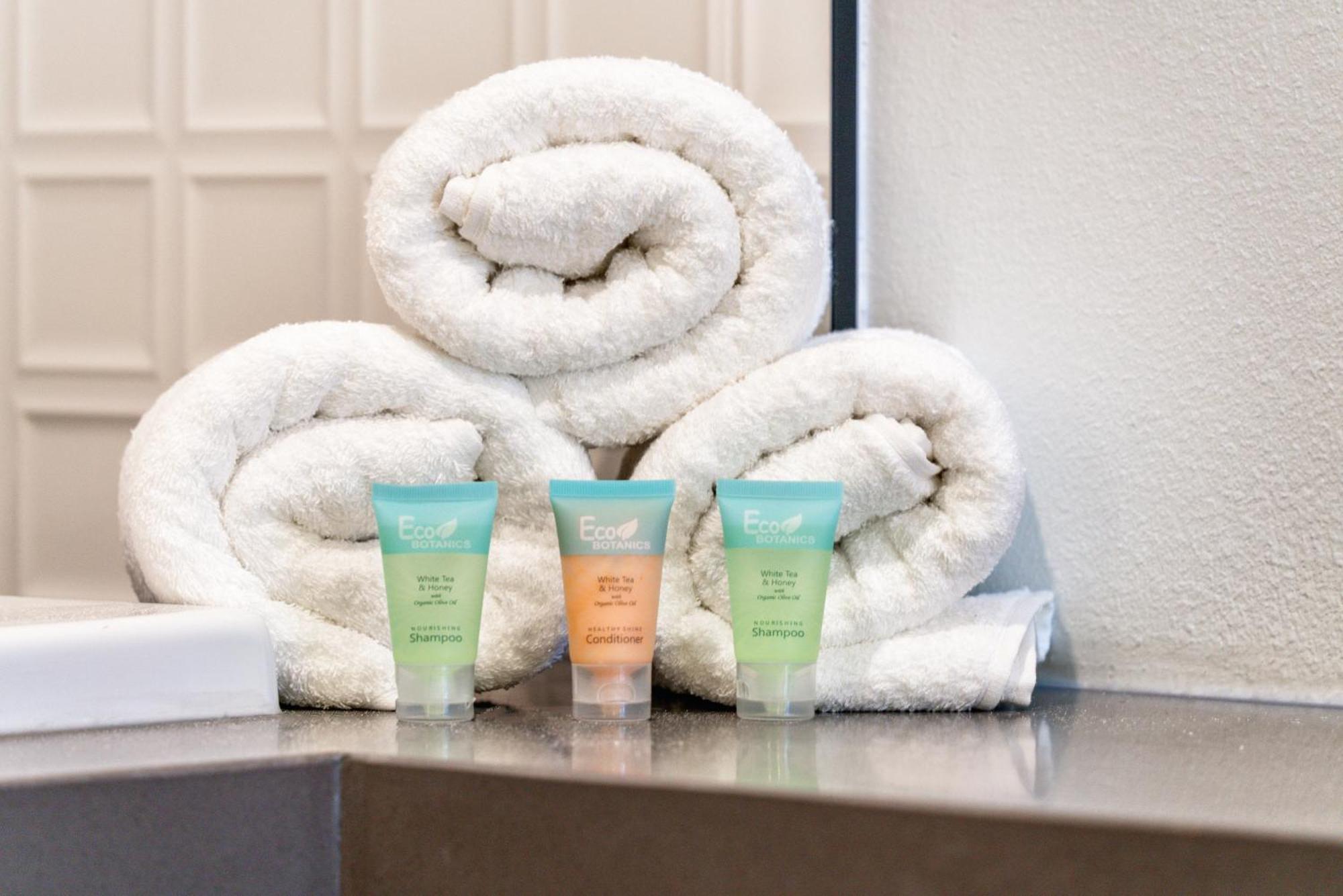 Aspire Inn Studios & Spas Bellflower Exterior foto